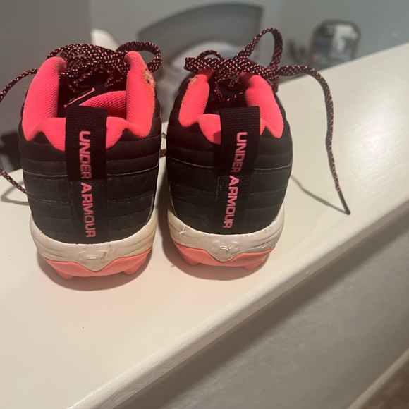 Girls under armour cleats - Picture 5 of 6